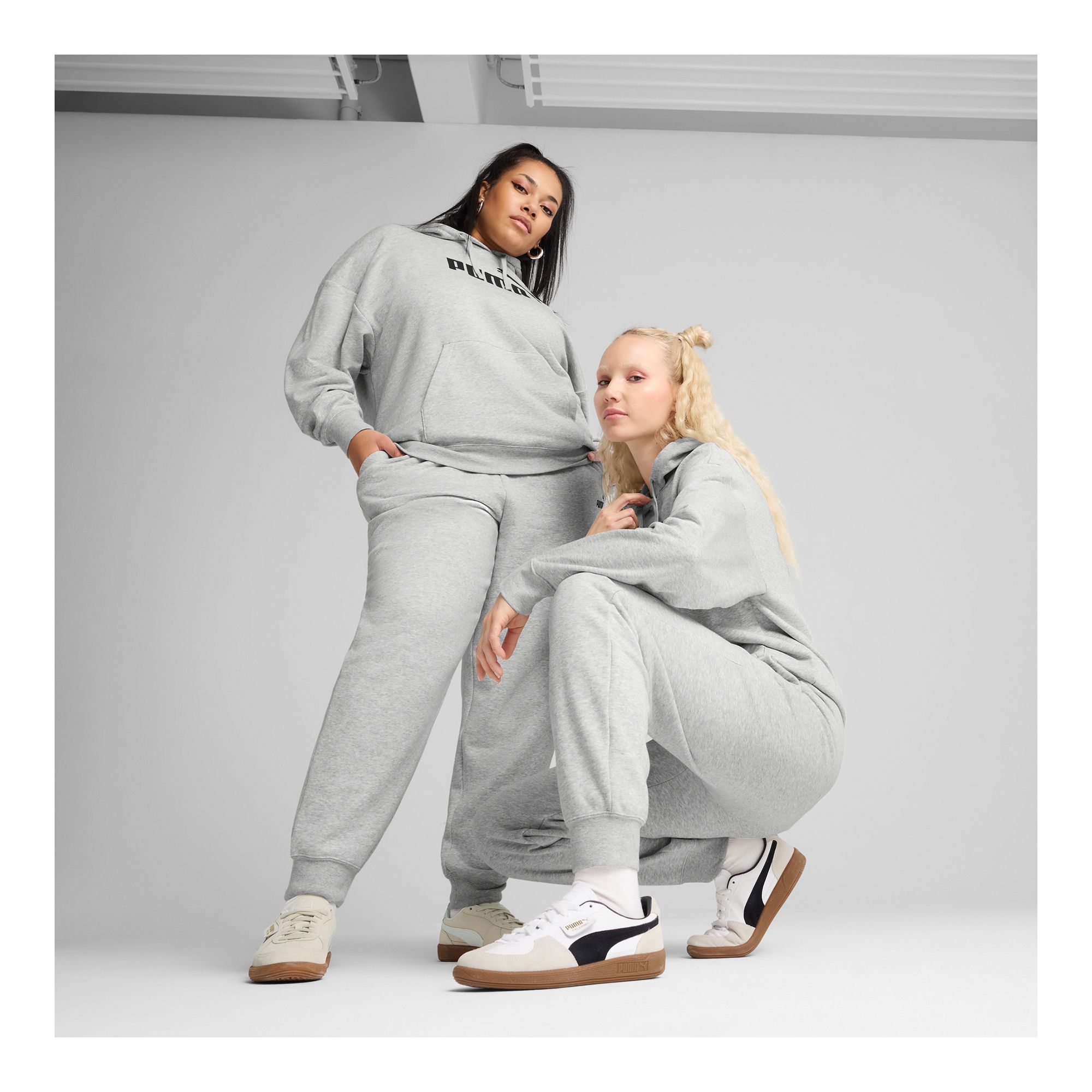 Puma Ess Small No. 1 Logo Comfort High-Waist Collegebyxor - Bild 3
